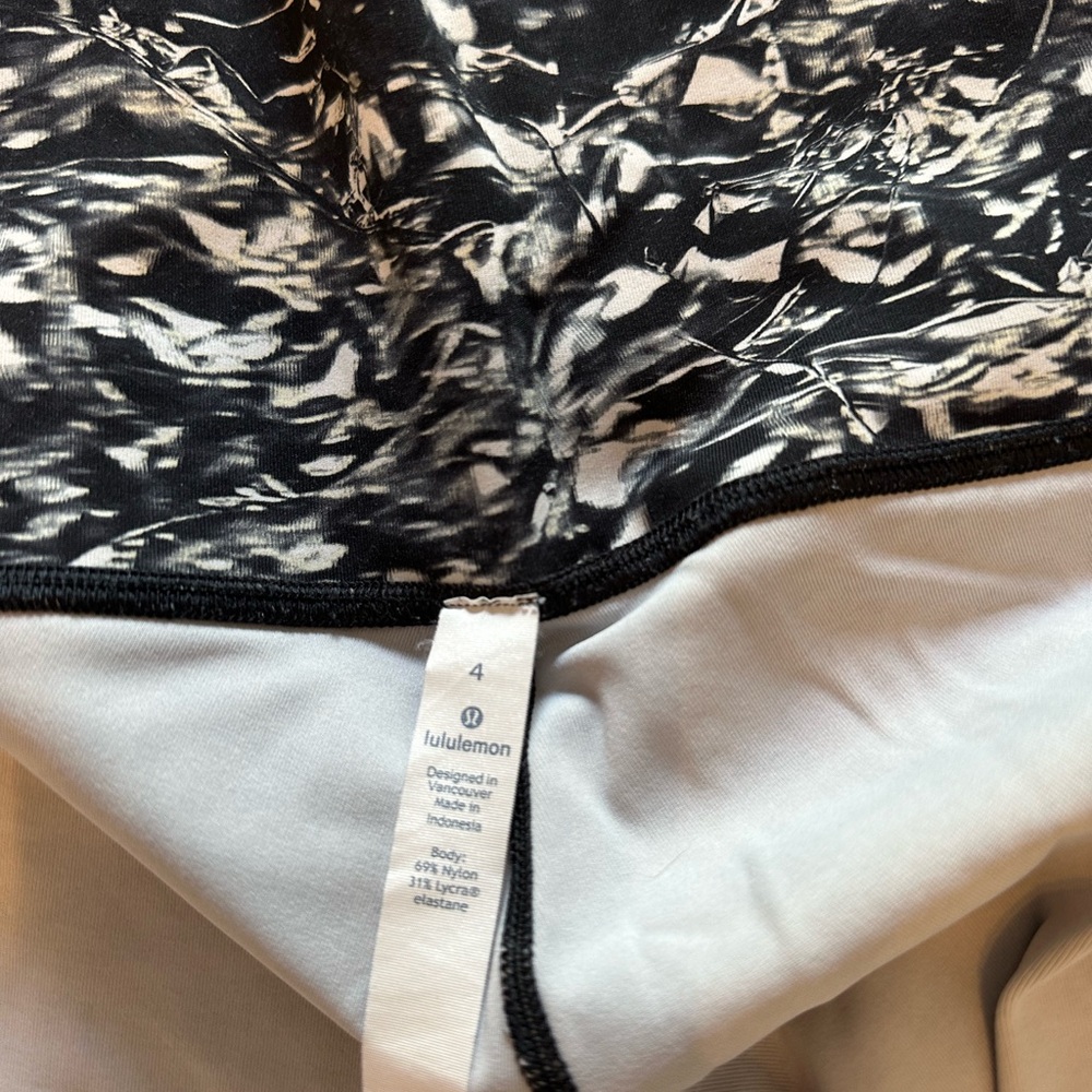 Black and White Lululemon Long leggings
